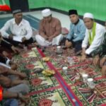 Babinsa Mangkalaya Koramil 0607-09/Cisaat komsos dengan toga diwilayah Binaannya