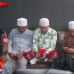 Jaga Stabilitas Keamanan wilayah, Babinsa Cikujang Koramil 0607-09/Cisaat Komsos Dengan Warga