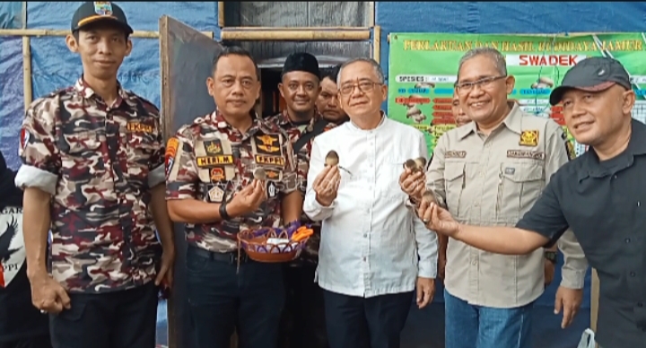 Panen Perdana Unit Usaha Swadek KB FKPPI PC 1006 Budidaya Jamur Merang, Ditinjau Wakil Bupati Sukabumi