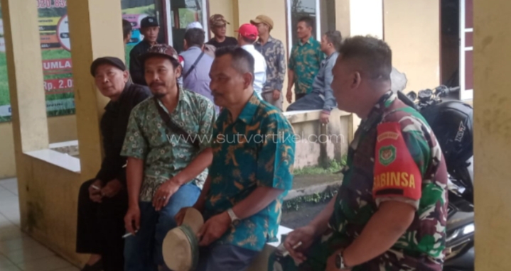 Komsos Dengan Ketua RT RW Babinsa Sukaresmi Ajak Jaga Keamanan