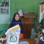 Pastikan Bantuan Tepat Sasaran, Babinsa Nagrak Cisaat Dampingi Penyaluran Bantuan Beras 10 Kg