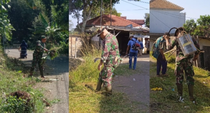 Anggota Koramil 0607-09/Cisaat Bersama Warga Karya Bakti Bersihkan Bahu Jalan Sukamaju