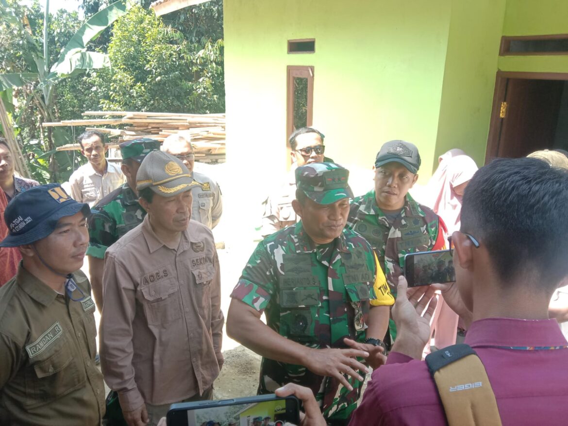 Wadan Pusterad Mayjen TNI Herianto Syahputra Gelar Wasev Dilokasi TMMD Ke 121 Kodim 0622/Kab Sukabumi