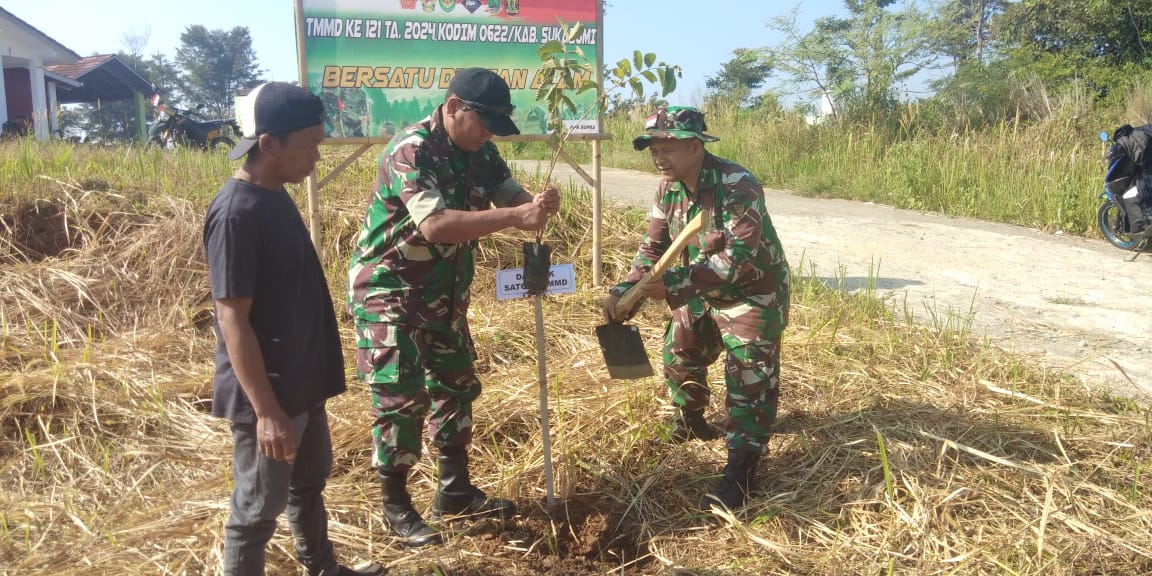 Selamatkan Lingkungan Satgas TMMD Ke-121 Kodim 0622/Kab. Sukabumi Laksanakan Penghijauan