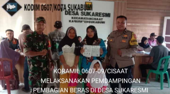 Babinsa Sukaresmi Dampingi Penyaluran Beras Dari Bulog Untuk 1032 Warga Binaannya