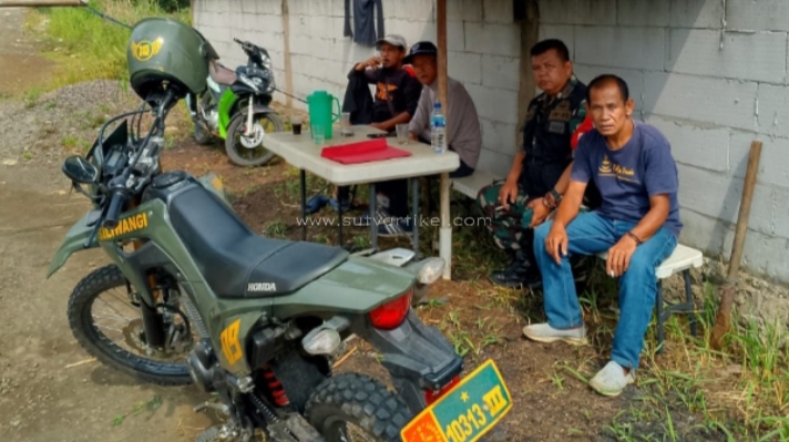 Babinsa Cikujang Komsos Dengan Warga Perum Bukit Cikujang Dan Pantau Wilayah Binaan