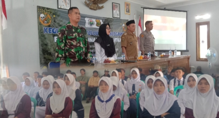 Babinsa Gedepangrango Berikan Sosialisasi bahaya narkoba kepada siswa siswi SMP 1 Kadudampit