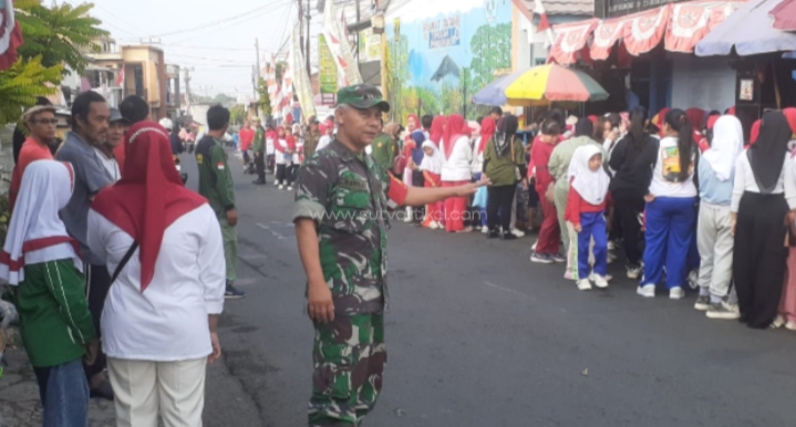 Babinsa Sukasari Koramil 0607-09/Cisaat hadiri gebyar puncak HUT ke-79 RI di Desa Binaan