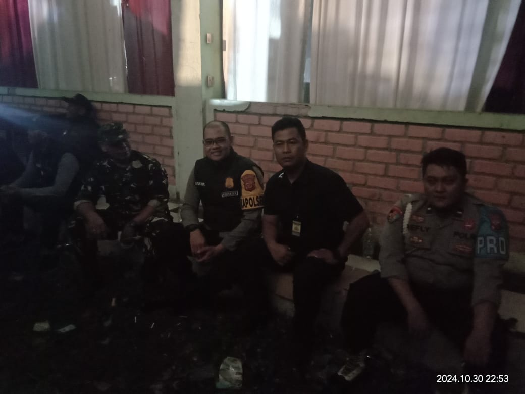 Babinsa Desa Sukamaju Gelar Patroli Malam, Ajak Warga Jaga Kamtibmas Menjelang Pilkada