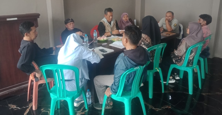 Agenda Rutin Tim Monitoring PBB Kecamatan Gunungguruh Di desa Mangkalaya, Targetkan Akhir Tahun Lunas