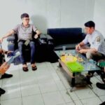 Babinsa Cikujang Koramil 09/Cisaat Komsos Bersama Kadus