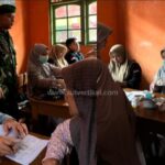 Babinsa Sukasari Koramil 09/Cisaat Turut Hadir dalam Kegiatan Bakti Sosial Pengobatan Gratis