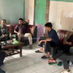 Bersama Tomas, Babinsa Sukaresmi Jalankan Komsos & Koordinasi keamanan jelang Pilkada