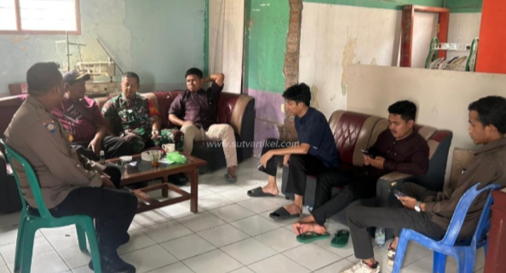 Bersama Tomas, Babinsa Sukaresmi Jalankan Komsos & Koordinasi keamanan jelang Pilkada