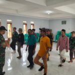 Babinsa Gedepangrango Koramil 09/Cisaat Latih PBB Dan Bela Negara Linmas