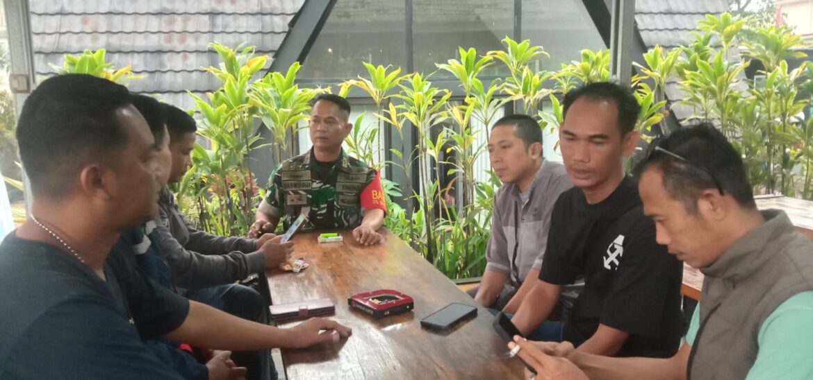 Pastikan Wilayah Aman Pasca Pilkada, Babinsa Gunungjaya Lakukan Komsos