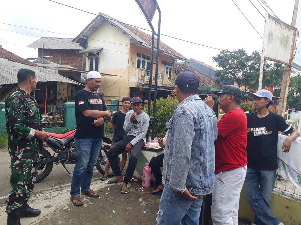 Musim Penghujan Tiba, Babinsa Babakan Koramil 09/Cisaat, Himbau Warga Waspada Bencana Banjir