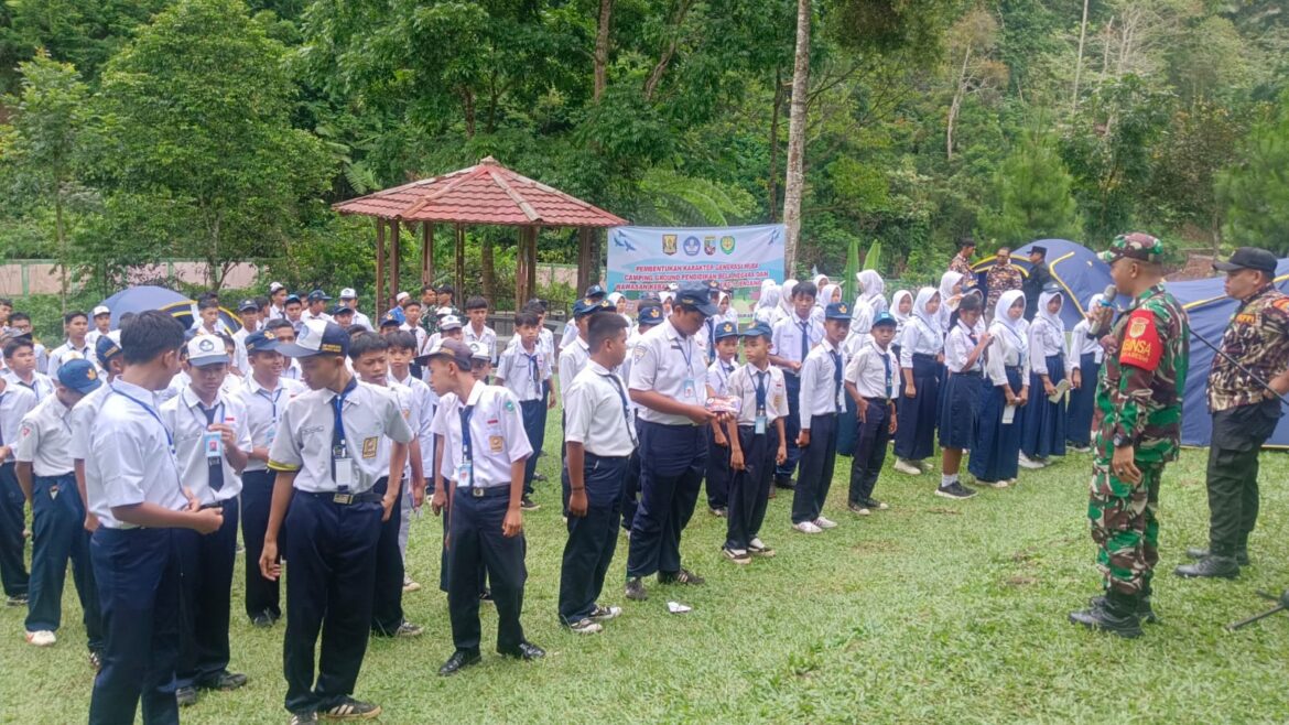 Babinsa Sukaresmi Laksanakan Bintahwil dan Berikan Materi PBB Pada Siswa SMP