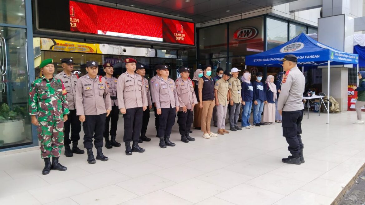 Anggota Koramil 04/Kota Sukabumi Utara, Ikuti Apel Gabungan Pasukan Pengamanan Nataru di Pos PAM Citimall Kota Sukabumi