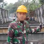 Targetkan Dua Minggu selesai Dandim 0622/Kab. Sukabumi Pimpin langsung Pembuatan Jembatan Bailey di Cihaur Desa Sangrawayang Kecamatan Simpenan Kab. Sukabumi yang sempat terputus akibat diterjang banjir